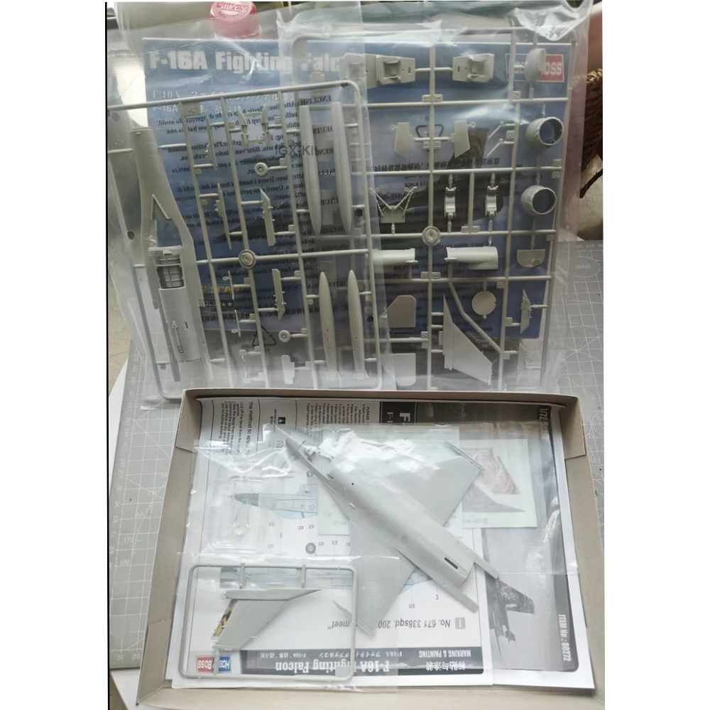 Hobbyboss 80272 1:72 Scale Gen - Model Kit F16 评论和价格